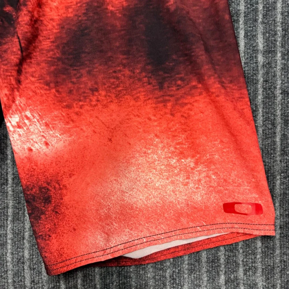 Oakley Mens 40 Red Black Tie Dye Graphic Board Shorts Swim Trunks (2470)
